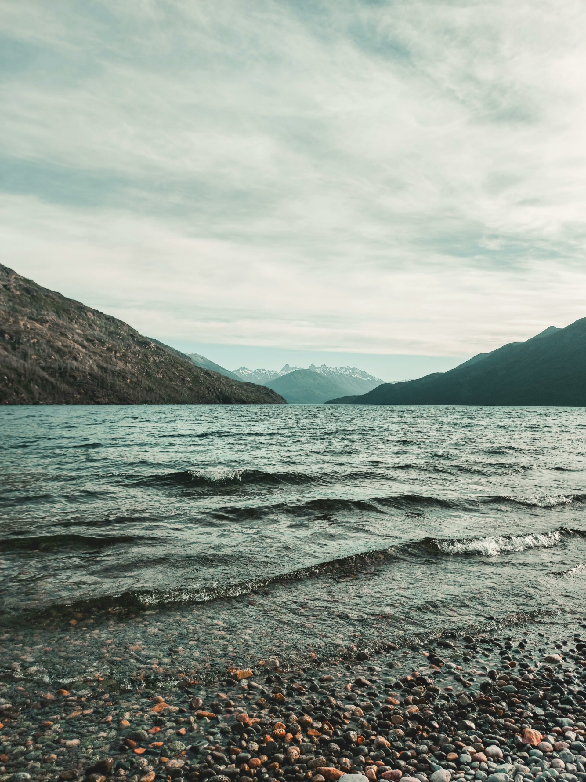 Lago Puelo: Un Oasis Andino en Chubut